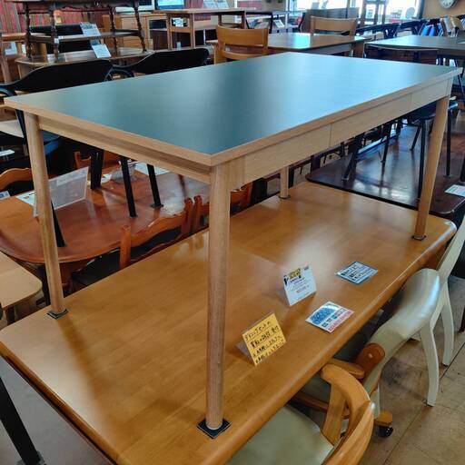 【愛品倶楽部柏店】IDEE  引出付テーブル STILT 1400