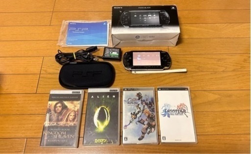 PSP1000本体+ゲームソフト2本+映画2本【中古品美品】