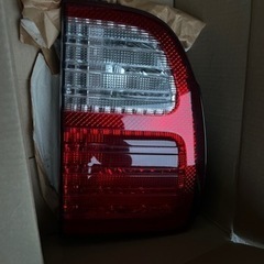ランドクルーザー　UZJ100 新品テールランプ　一台分