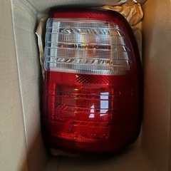 ランドクルーザー　UZJ100 新品テールランプ　一台分