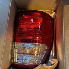 ランドクルーザー　UZJ100 新品テールランプ　一台分