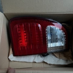 ランドクルーザー　UZJ100 新品テールランプ　一台分