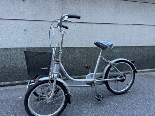 52　全車両格安販売‼️フロント大人用　3輪車　ブリヂストン