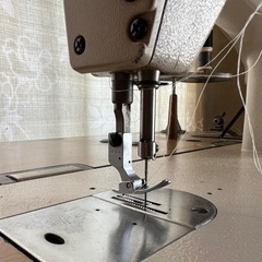 【引取り限定】工業用ミシン juki ddl-5530n  職業用　机付き　　