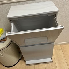 「取引中」ニトリ　キッチン用ゴミ箱