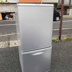 北九州市内配送無料　保証付き　パナソニック 138L パーソナル冷蔵庫 2ドア 右開き シルバー NR-B149W-S
