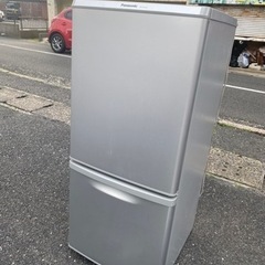 北九州市内配送無料　保証付き　パナソニック 138L パーソナル冷蔵庫 2ドア 右開き シルバー NR-B149W-S