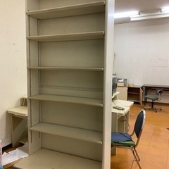 かなり大きな本棚