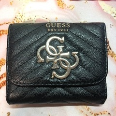 GUESS 三つ折財布