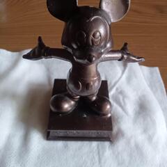 ミッキーマウス　ブロンズ像