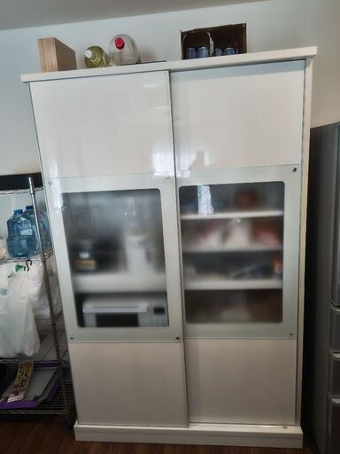 食器棚　白色　大きめ