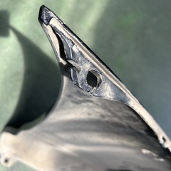 車のパーツ  ハリアーリヤバンパー