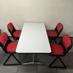 オフィス用　ミーティングテーブルと椅子(4脚)　レッド