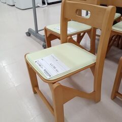 ★ジモティ割あり★  キッズチェア 木製×グリーン」 W30.5...