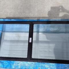 かなり大きなアクリル水槽