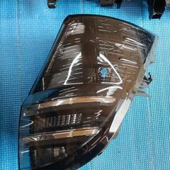 ちょっと訳あり！新型90ヴォクシー ハイブリッド 純正テールランプ・ガーニッシュセット中古セット！！