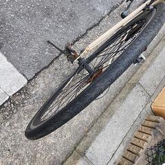 クロスバイク　７００ｘ２８ｃ　６変速　配達可能