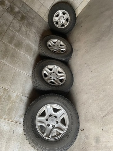 車のパーツ タイヤ、ホイール