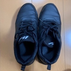 取引中　女性スポーツ 靴　24.5cm 