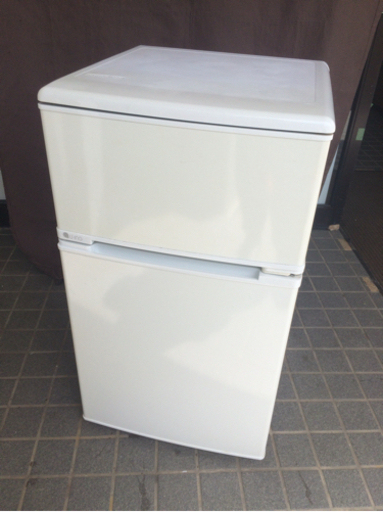△ 株式会社ユーイング ノンフロン冷凍冷蔵庫 2ドア 88L UR-D90F 2014年製 動作確認済 外周り全体に汚れ有り