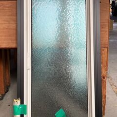 LIXIL製　縦すべり出サッシ　傷あり