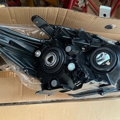 プリウスヘッドライト