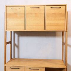 MOMO natural(モモナチュラル)のUNITのカップボードです。ナチュラルなオーク材の食器棚はキッチンを明るく優しい印象に！炊飯器、レンジなど台所の収納力も抜群のダイニングボードです。