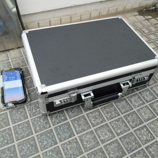 鍵付きアタッシュケースあまり使わず綺麗