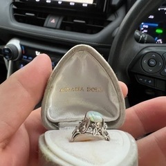 ホワイトオパールの指輪