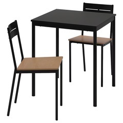 IKEAの机と椅子