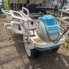 メーカー クボタの余剰 植えの田植え機セルモーターはついていません 手動式です メーカー クボタの余剰 植えの田植え機セルモーターはついていません