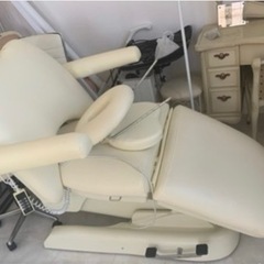お話中です【緊急⚠️値下げ❣️電動エステベッド】