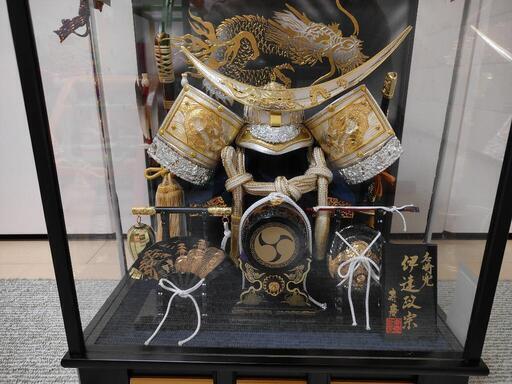 ☆美品未使用　開封済　中古☆五月人形 兜飾り 白金龍兜 12号 黒三品 伊達政宗 作者:寿慶 オルゴール付き