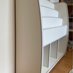 こどもと暮らし　絵本棚　　