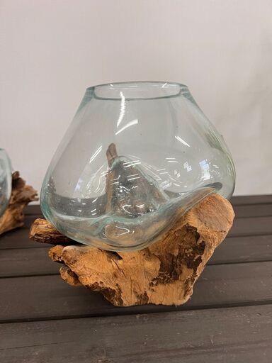 ガラスの器と流木のオブジェ③