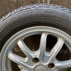 スタッドレスタイヤ　175/65 r14