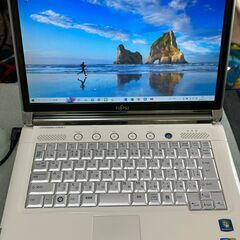 富士通 A4ノートPC Win10/Office/i3/SSD/4GB