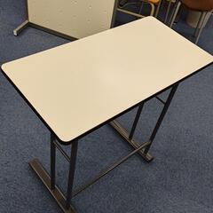 学校の机と椅子のセット