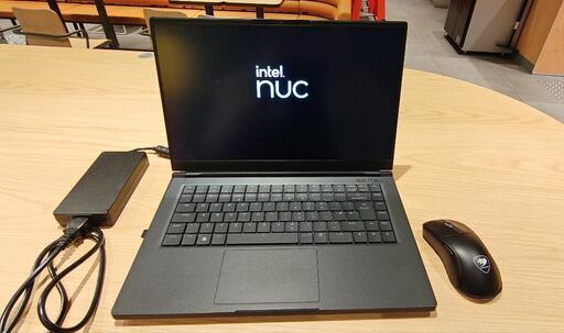 超美品インテルNUC X15ゲーミングPC ワイヤレスマウスとリュックおまけ
