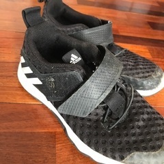 キッズ　靴　adidas19㎝