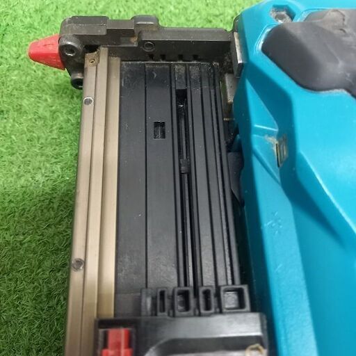 makita マキタ PT353D 充電式ピンタッカ【野田愛宕店】【店頭取引限定】【中古】管理番号：ITW2OTXO1YO7