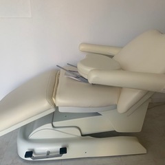 お話中です【緊急⚠️値下げ❣️電動エステベッド】