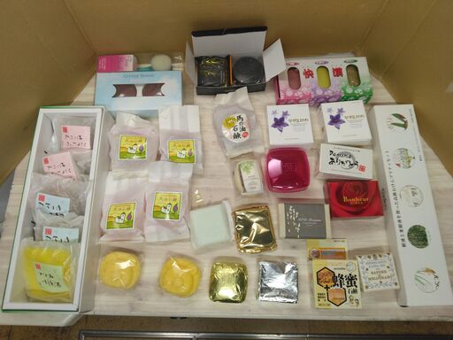 未使用美品 固形石鹸 36個セット まとめ売り 高級 馬油 蜂蜜 ボヌール洗顔 樹液 果樹液 木酢 ヒノキ ウコン サンタマリアノヴェッラ 外国