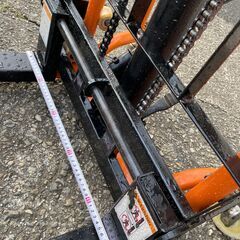 良品中古：ハンドフォークリフト（200kgまでの荷物を、手動で持ち上げできる）