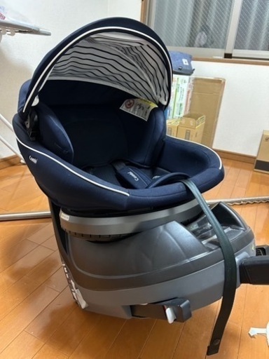 【取引中】チャイルドシートCombi コンビ クルムーヴ 回転式