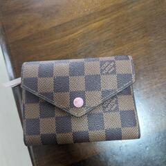 ルイヴィトン
LOUIS VUITTON
三つ折財布
ロー…