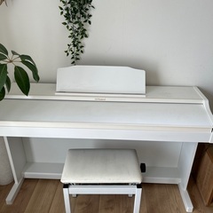 Roland電子ピアノ　ホワイト RP501R
