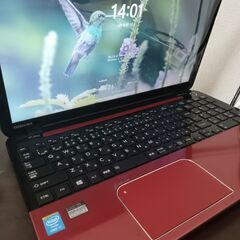 東芝赤　高性能Core i7搭載 高速SSDメモリ大容量8G　テ...