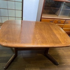 食堂テーブル　伸び縮み