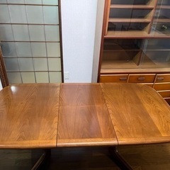 食堂テーブル　伸び縮み